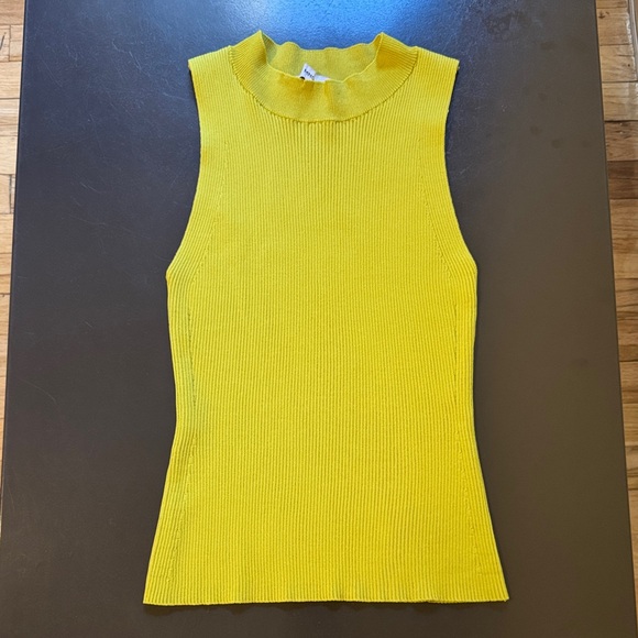 Bright green knot tank - Picture 1 of 3